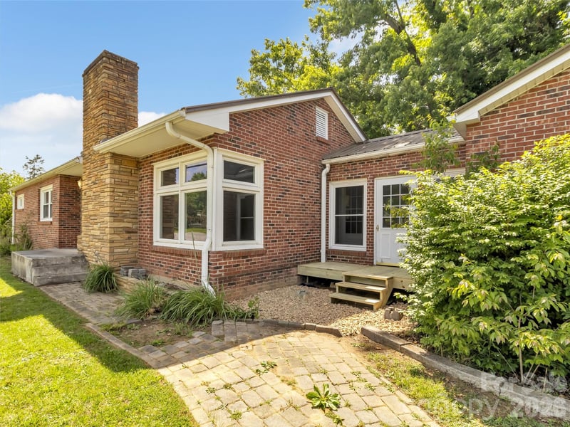 17 Hickory View Ln, Canton, NC 28716