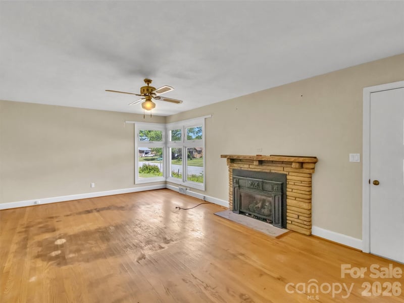 17 Hickory View Ln, Canton, NC 28716