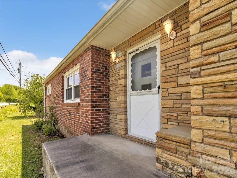 17 Hickory View Ln, Canton, NC 28716