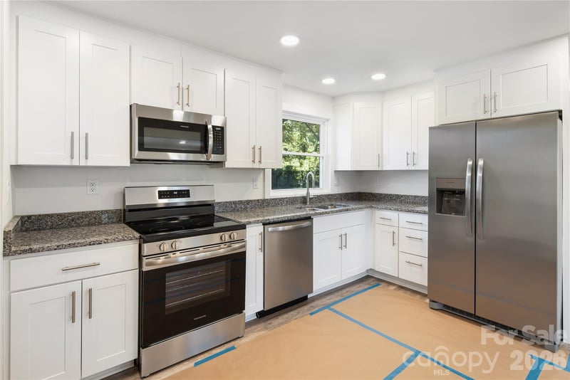 287 Duncan Rd, Flat Rock, NC 28731