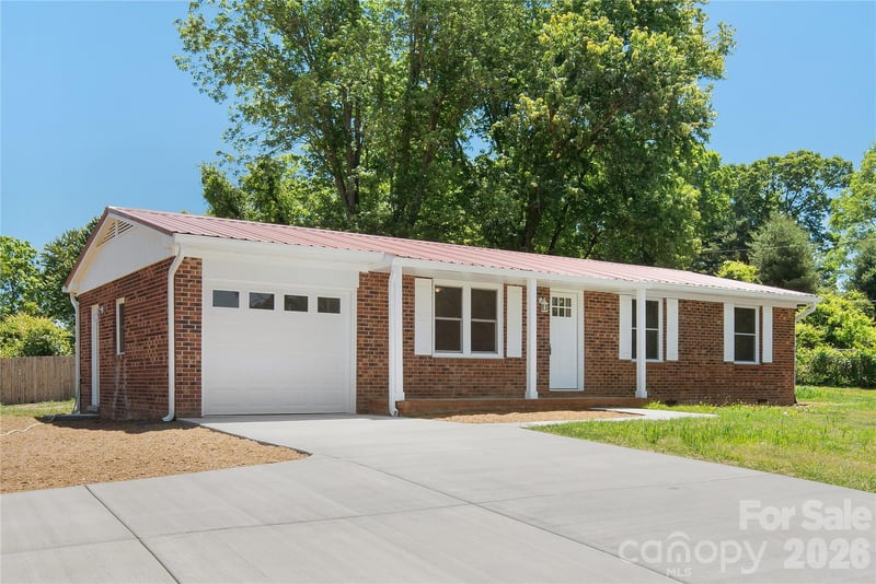 287 Duncan Rd, Flat Rock, NC 28731
