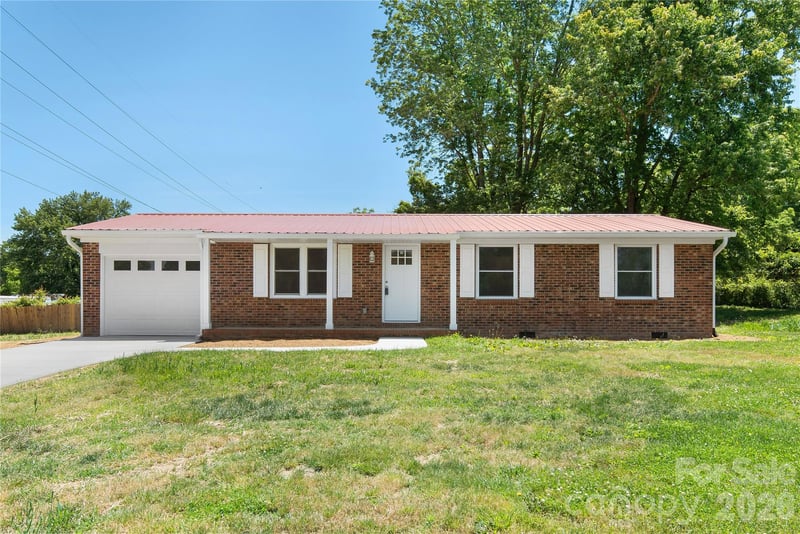 287 Duncan Rd, Flat Rock, NC 28731