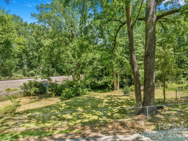 28 Pinecrest Dr, Asheville, NC 8803