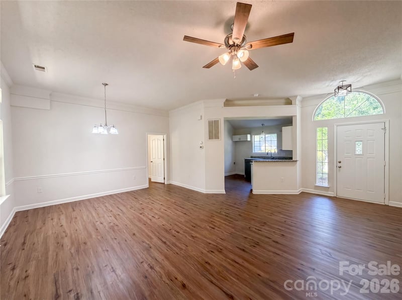 10530 Southern Oak Ct, Charlotte, NC 28214