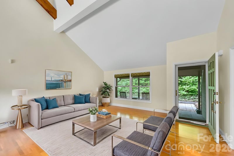 22 Robinhood Rd, Asheville, NC 28804