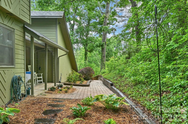 22 Robinhood Rd, Asheville, NC 28804