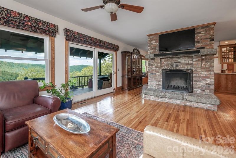 162 Merrills Chase Rd, Asheville, NC 28803