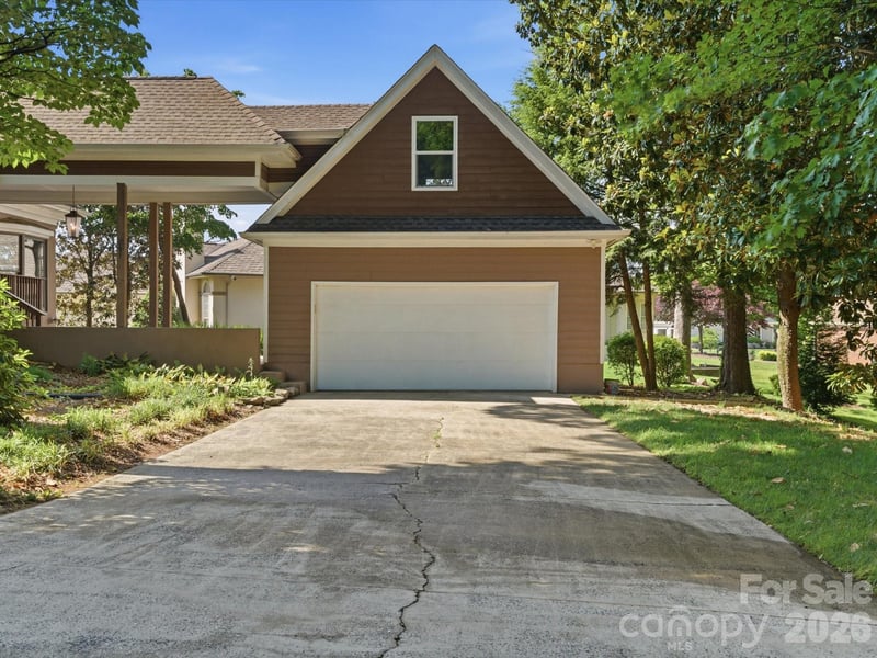911 Weymouth Dr, Gastonia, NC 28056