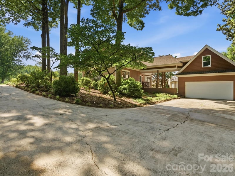 911 Weymouth Dr, Gastonia, NC 28056