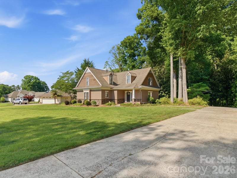 911 Weymouth Dr, Gastonia, NC 28056
