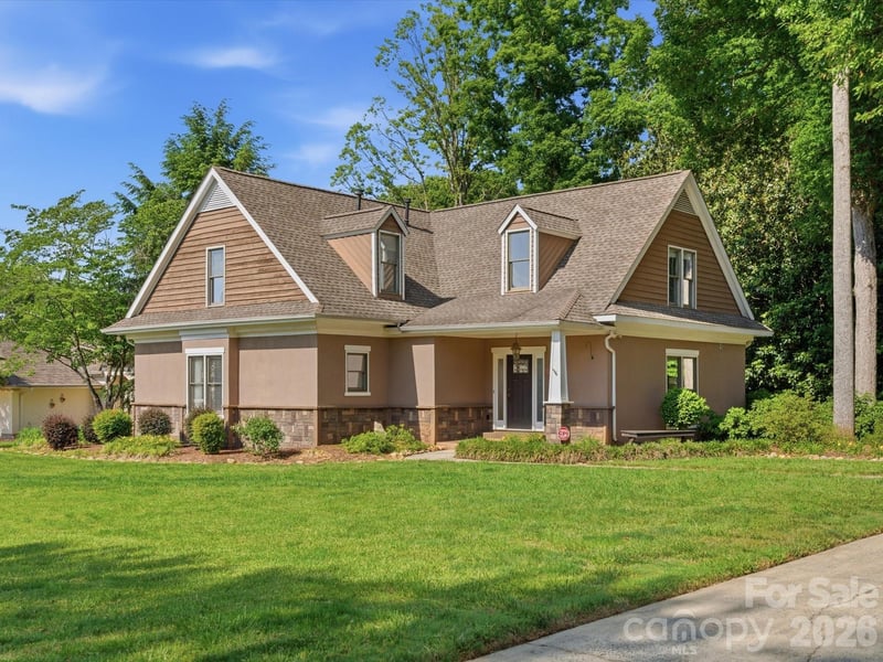 911 Weymouth Dr, Gastonia, NC 28056