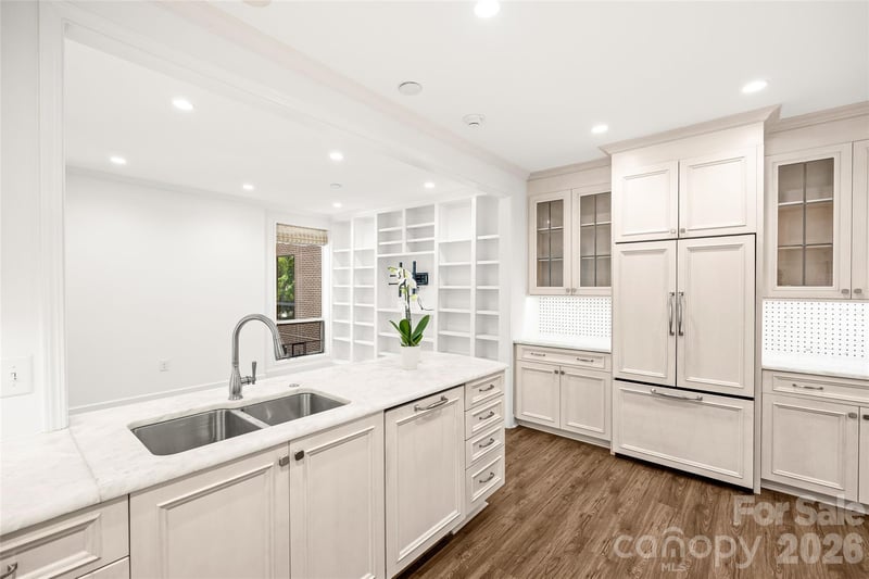 922 Cherokee Rd, Charlotte, NC 28207