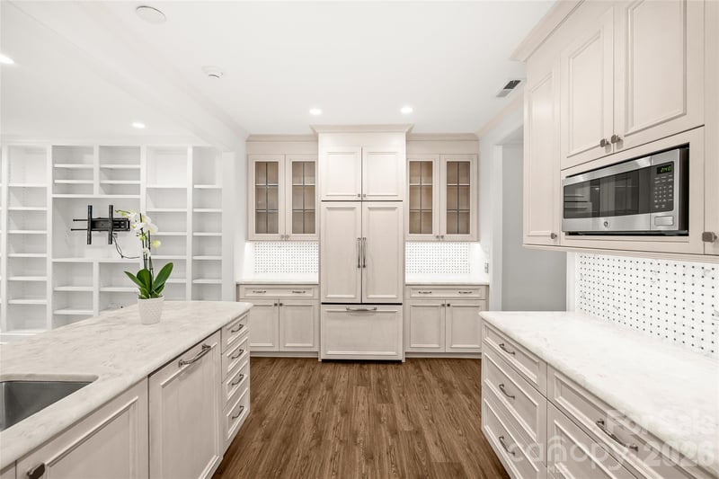 922 Cherokee Rd, Charlotte, NC 28207
