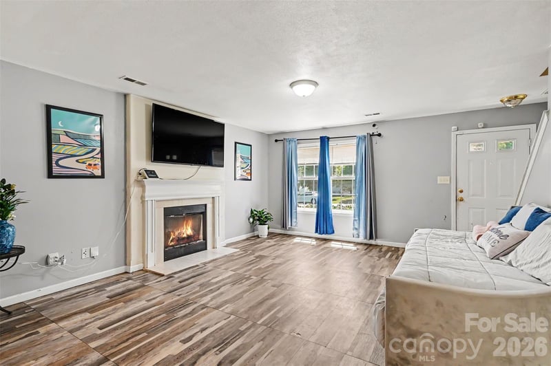 9306 Tiger Lily Ln, Charlotte, NC 28215