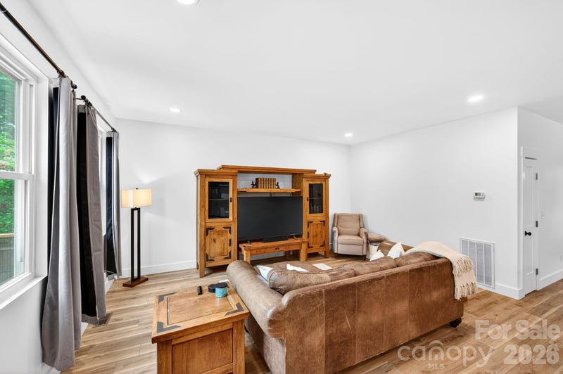 116 Arnold Rd, Asheville, NC 28805