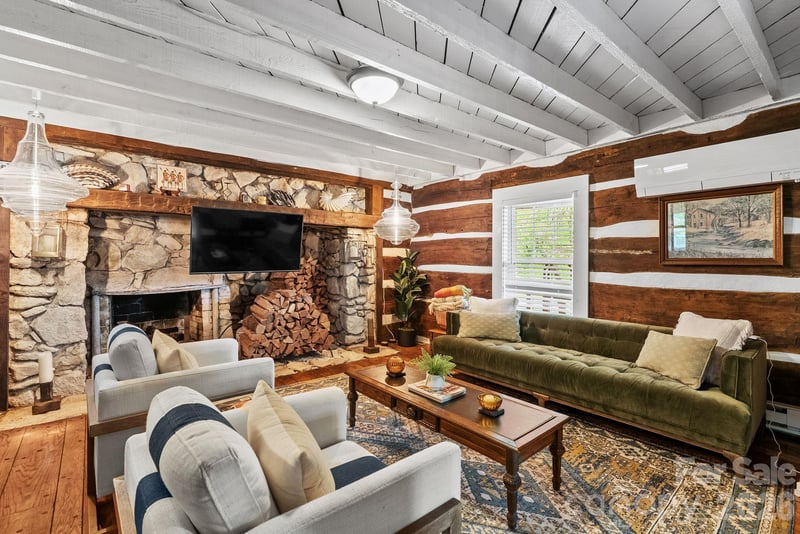 285 Glenaire Dr, Mars Hill, NC 28754