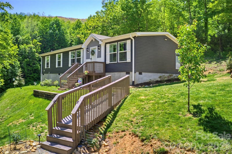1205 Saunook Rd, Waynesville, NC 28786