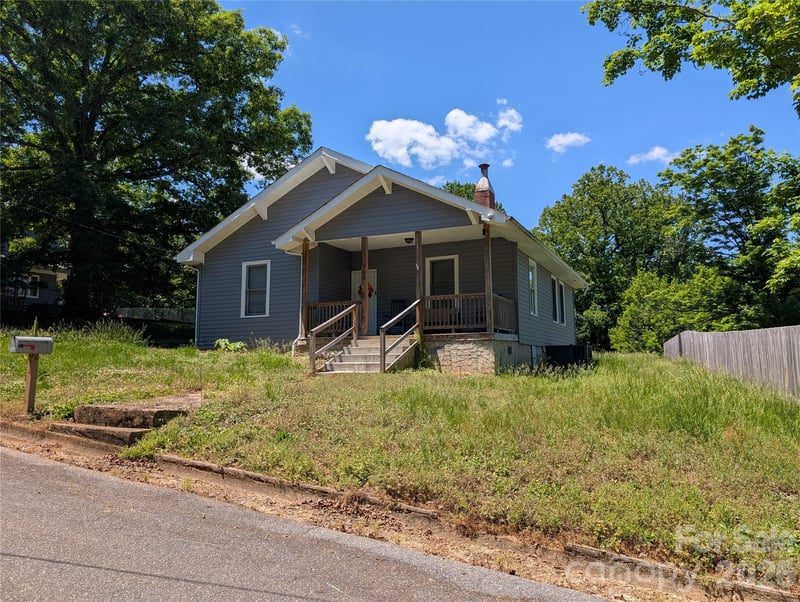 204 Shelby St, Hickory, NC 28602