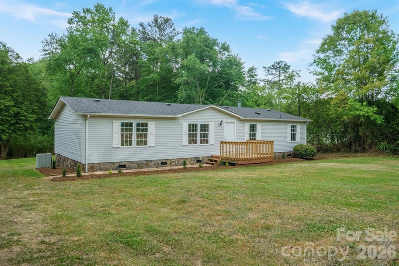 2780 Orangewood Ln, Newton, NC 28658
