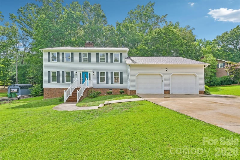 561 Briarwood Rd, Lancaster, SC 29720