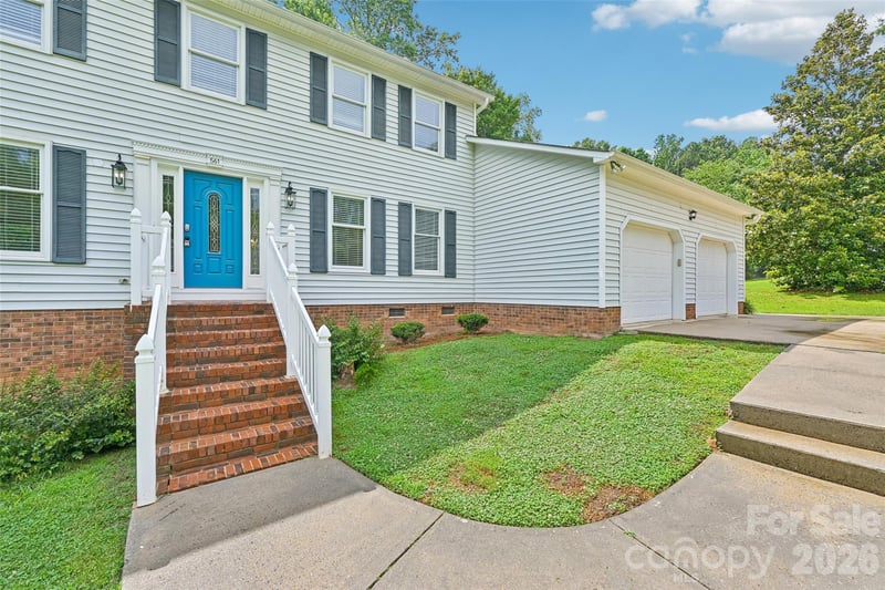 561 Briarwood Rd, Lancaster, SC 29720