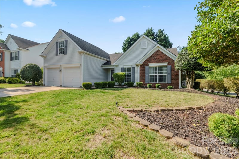 9400 Shepparton Dr, Huntersville, NC 28078