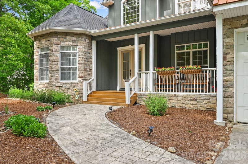 314 Woodland Dr, Swannanoa, NC 28778