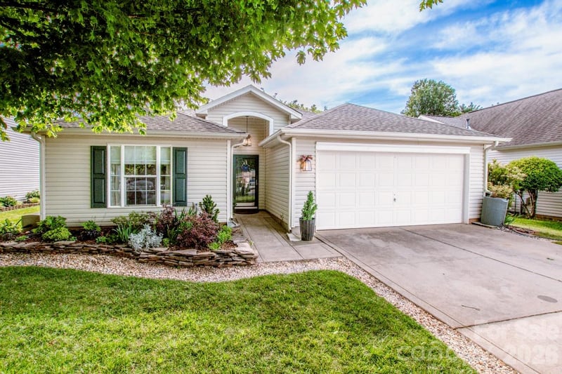 122 Creston Ct, Mooresville, NC 28115