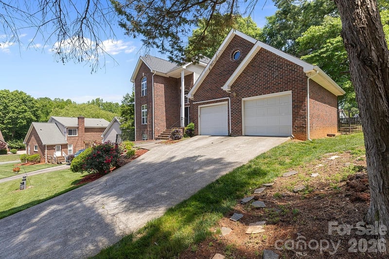 9111 Brocklehurst Ln, Charlotte, NC 28215