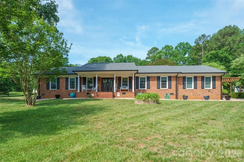435 Central Ave, Mount Holly, NC 28120