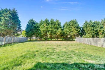 1007 Butterburr Dr, Matthews, NC 28104