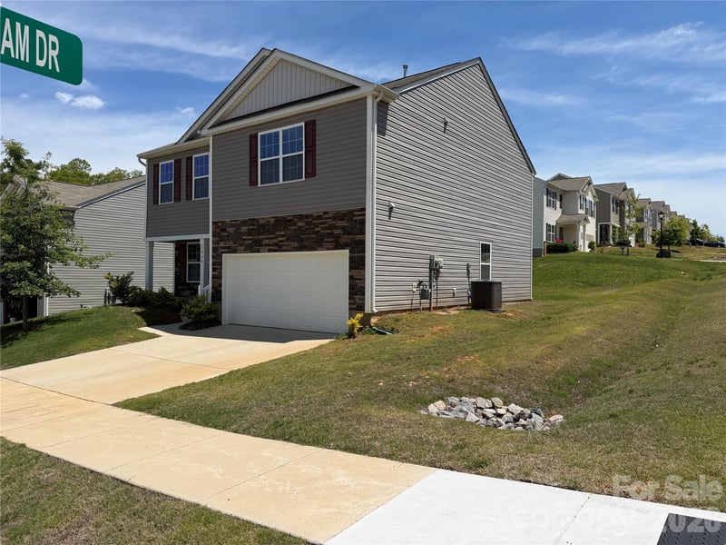 7868 Whispering Stream Dr, Sherrills Ford, NC 28673