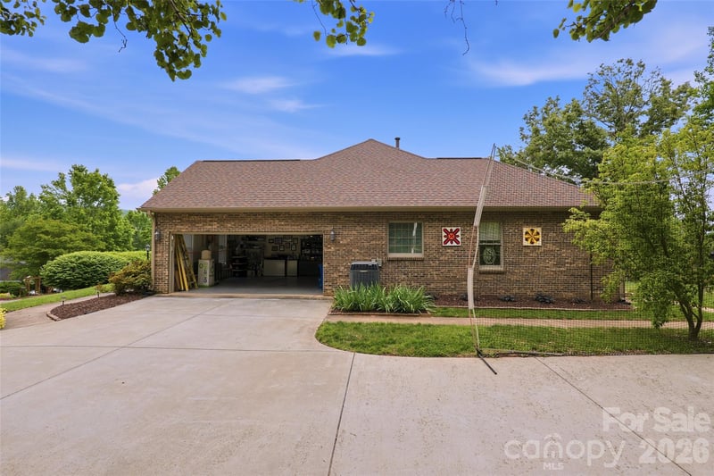 8 Ridgemont Dr, Weaverville, NC 28787