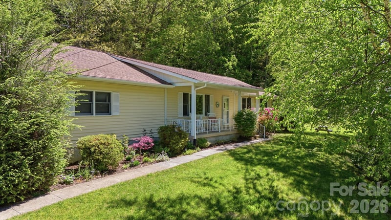 753 Bolens Creek Rd, Burnsville, NC 28714