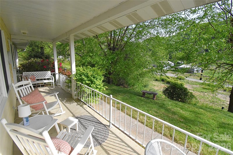 753 Bolens Creek Rd, Burnsville, NC 28714