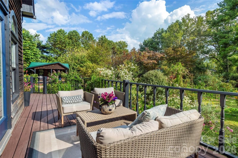 528 Padgettown Rd, Black Mountain, NC 28711