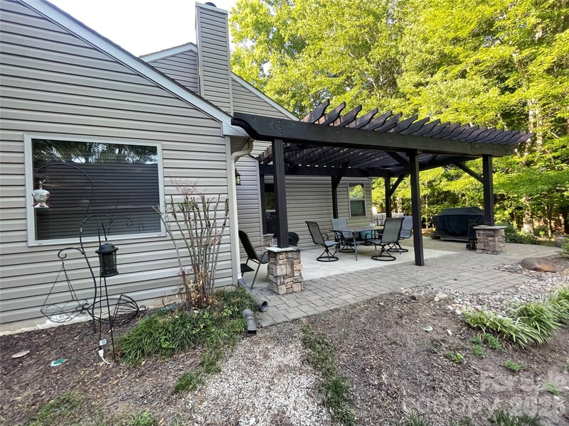 529 Lisa Carol Dr, Mooresville, NC 28115