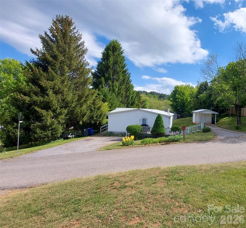 46 Larkspur Ln, Canton, NC 28716