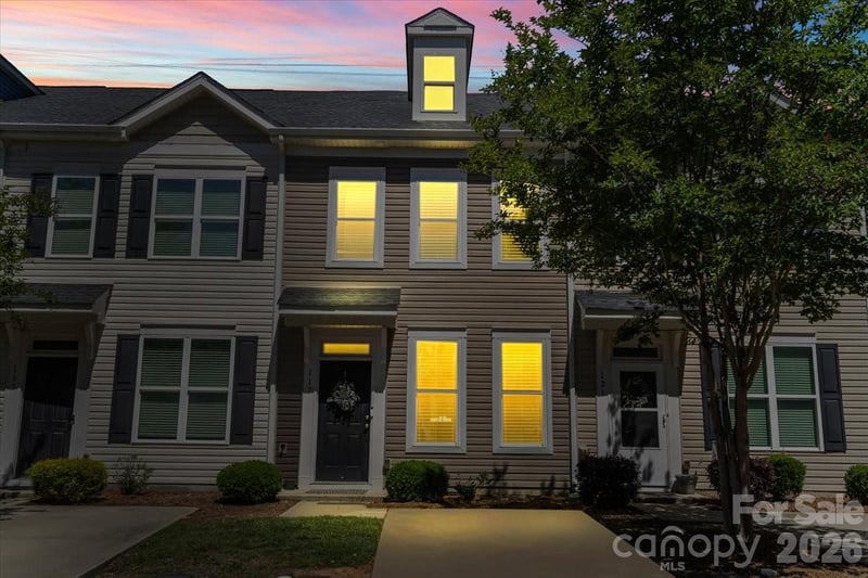 117 Island Village Dr, Mount Holly, NC 28120