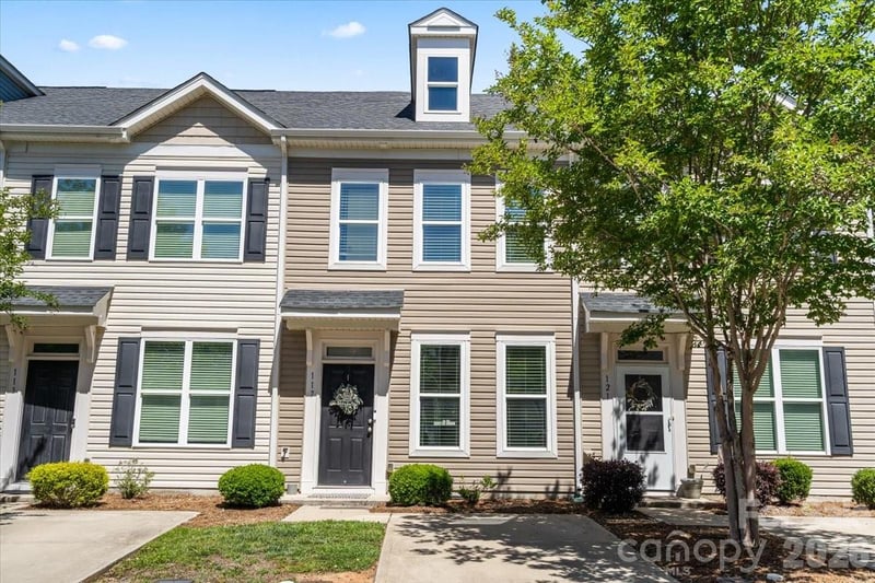 117 Island Village Dr, Mount Holly, NC 28120
