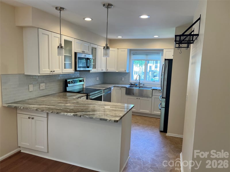 610 Britton Creek Dr, Hendersonville, NC 28791