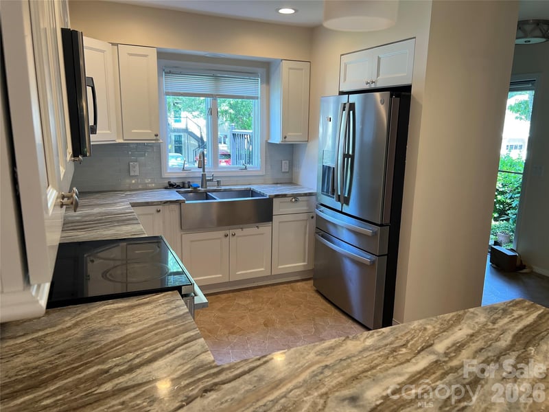 610 Britton Creek Dr, Hendersonville, NC 28791