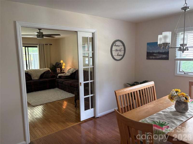 610 Britton Creek Dr, Hendersonville, NC 28791