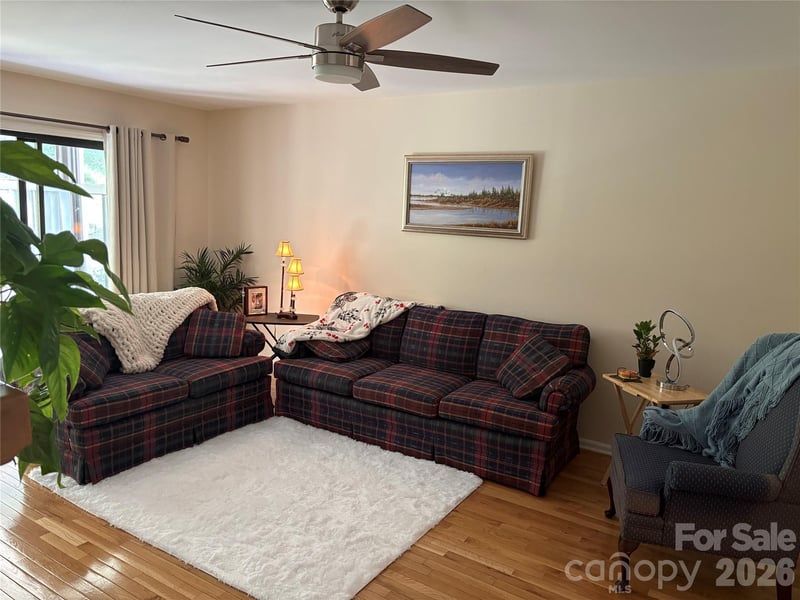 610 Britton Creek Dr, Hendersonville, NC 28791