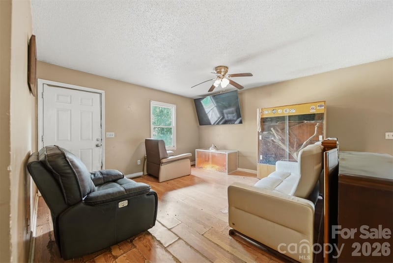 1006 Perkins Pl, Lenoir, NC 28645
