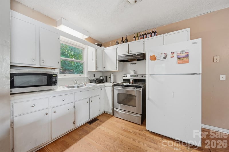 1006 Perkins Pl, Lenoir, NC 28645