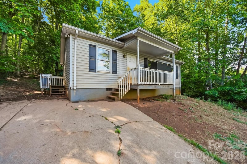 1006 Perkins Pl, Lenoir, NC 28645