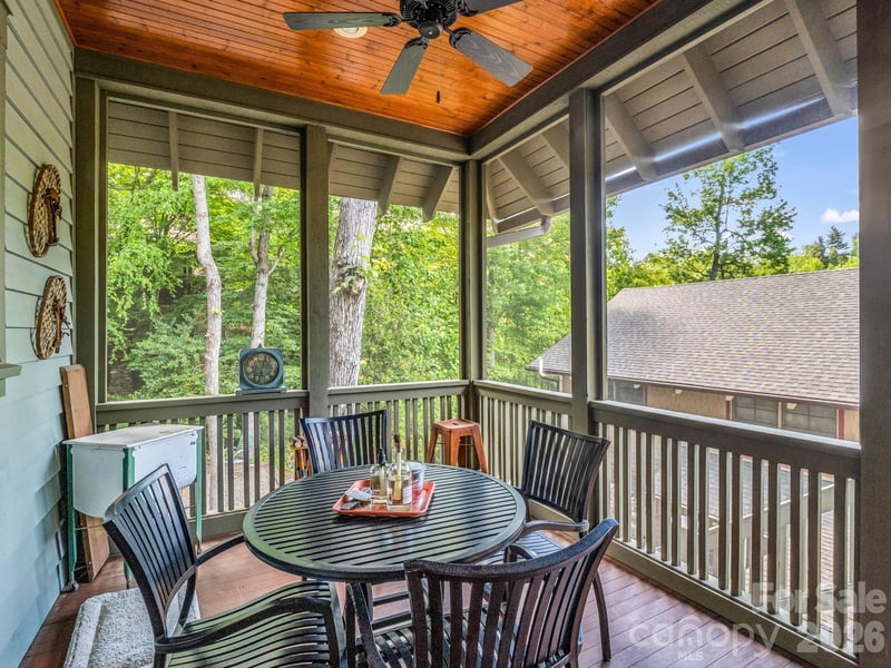 5 Longfellow Dr, Black Mountain, NC 28711