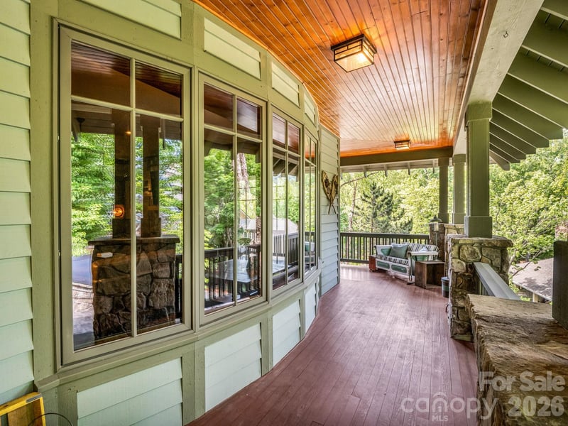 5 Longfellow Dr, Black Mountain, NC 28711