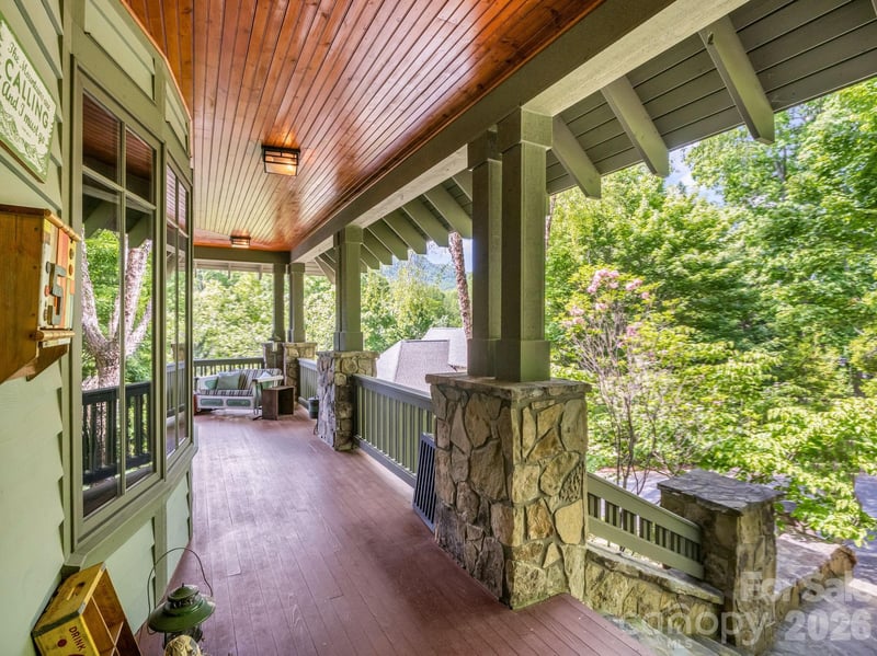 5 Longfellow Dr, Black Mountain, NC 28711